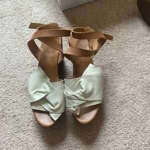 Seychelles Anthropologie deep breath block gladiator white leather wedges size 8